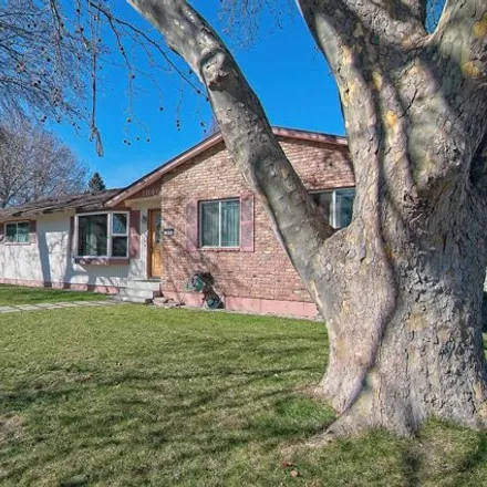Buy this 3 bed house on 1892 West 11th Avenue in Kennewick, WA 99337