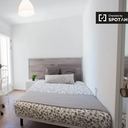 Rent this 5 bed room on Carrer del Pintor Genaro Lahuerta in 11, 46010 Valencia