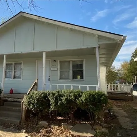 Buy this 2 bed house on 2261 Vories Street in Saint Joseph, MO 64507