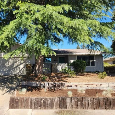 Buy this 3 bed house on 1736 Inverness Dr in Medford, Oregon