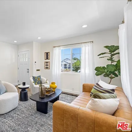 Image 4 - 2324 West 30th Street, Los Angeles, CA 90018, USA - House for sale