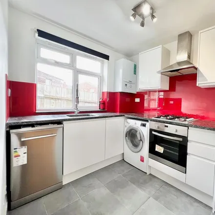 Rent this 2 bed apartment on Sunshine Garden Centre in Durnsford Road, London