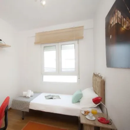 Image 5 - Carrer d'Esteve Ballester, 18, 46022 Valencia, Spain - Apartment for rent