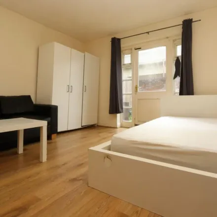 Rent this 3 bed apartment on Dingle Gardens in London, E14 0DT