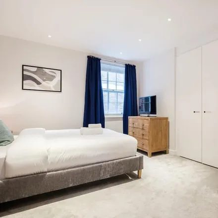 Rent this 2 bed apartment on EC3R
