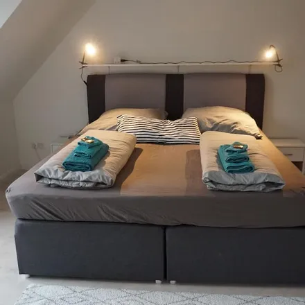 Rent this 3 bed duplex on 22549 Hamburg