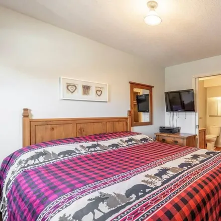 Rent this 3 bed condo on Fernie in BC V0B 1M1, Canada