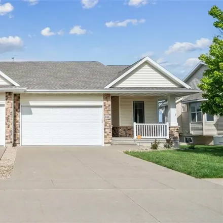 Buy this 4 bed condo on 144 Ridge View Drive in Fairfax, IA 52228
