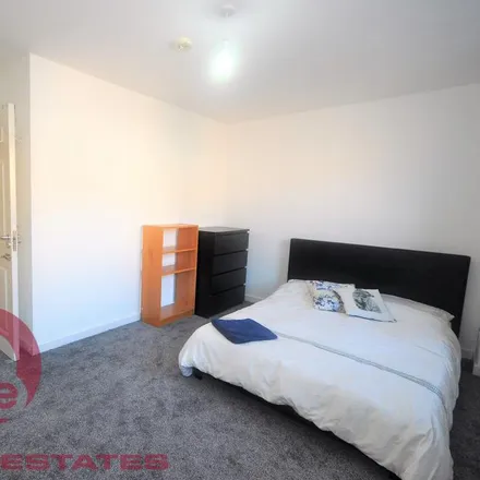 Image 5 - Wellington Square, London, United Kingdom - Apartment for rent