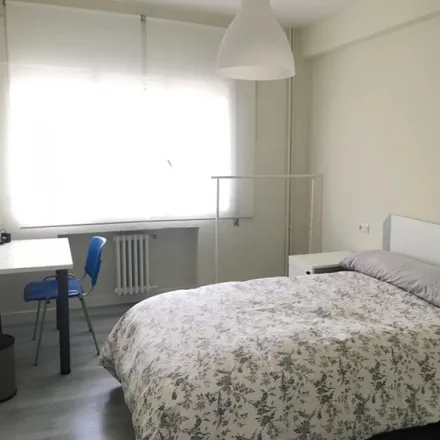 Rent this 6 bed room on Madrid in Calle de Andrés Torrejón, 22