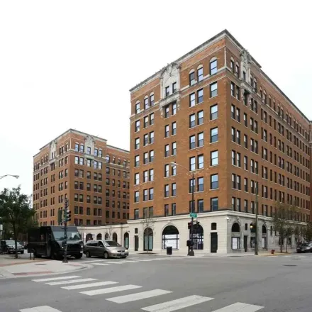 Rent this 1 bed apartment on Somerset Place Apartments in 5009 North Sheridan Road, Chicago