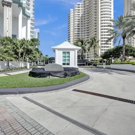 Image 2 - Asia, 900 Brickell Key Boulevard, Torch of Friendship, Miami, FL 33131, USA - Apartment for rent