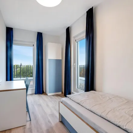 Rent this 3 bed room on Rathenaustraße 27 in 12459 Berlin, Germany