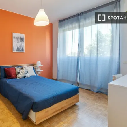 Rent this 3 bed room on Via Ascanio Sforza in 20136 Milan MI, Italy