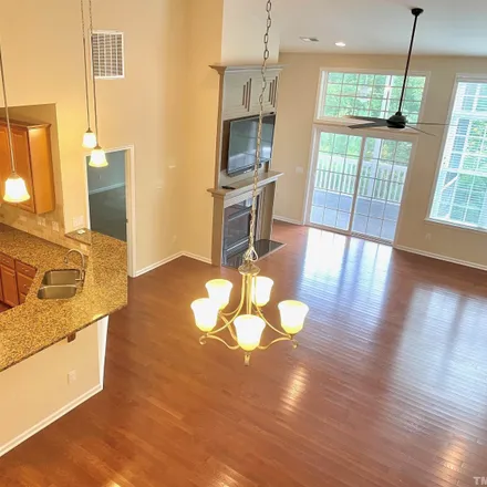 Image 3 - 828 Silverton Court, Cary, NC 27519, USA - Townhouse for sale
