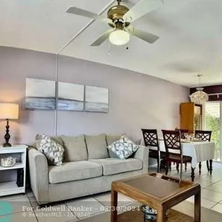 Rent this 1 bed apartment on Very Boutiquey - Show Off Straps in Pine Avenue, Lauderdale-by-the-Sea