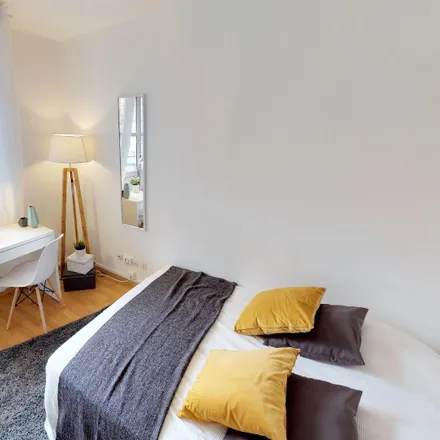 Rent this 4 bed room on 36 Rue Ratisbonne in 59800 Lille, France