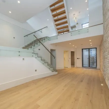 Rent this 4 bed townhouse on Saint Alphonsus Road in London, SW4 7BL