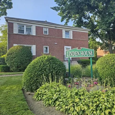 Buy this 3 bed condo on 17 Hope St Apt 3B in Stamford, Connecticut