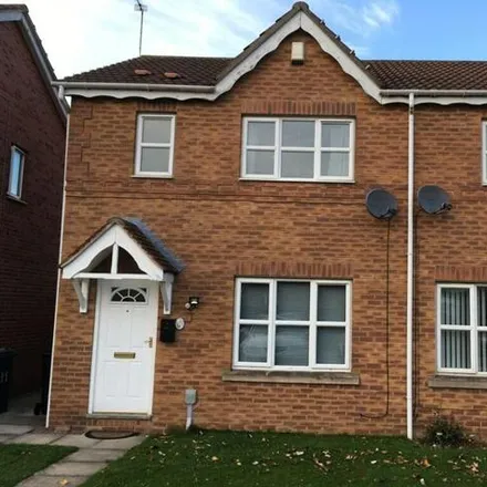 Rent this 3 bed duplex on Mast Drive in Hull, HU9 1ST