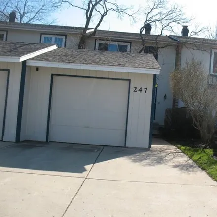 Buy this 3 bed townhouse on 225 Laurel Lane in Bloomingdale, IL 60108