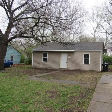 Buy this 2 bed house on 3377 Southeast Fremont Street in Topeka, KS 66605
