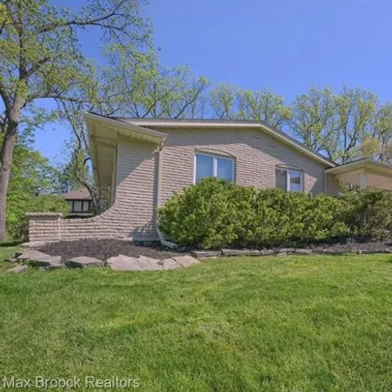 Buy this 3 bed house on 3170 Woodland Ridge Drive in Orchard Lake Village, West Bloomfield Township