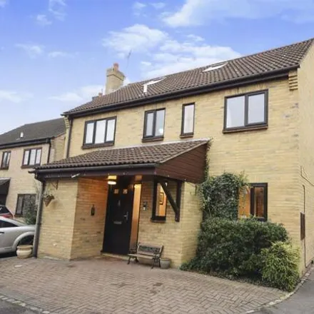 Buy this 5 bed house on Linden Rise in Warley, CM14 5UB