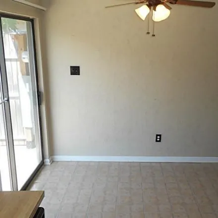 Image 4 - 3707 Country Club Drive West, Irving, TX 75038, USA - Duplex for rent