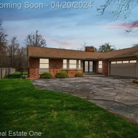 Image 2 - 20862 Parke Lane, Grosse Ile Township, MI 48138, USA - House for sale