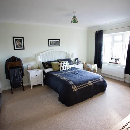 Image 4 - Hobart House, Adelaide Road, London, KT6 4PW, United Kingdom - Apartment for rent