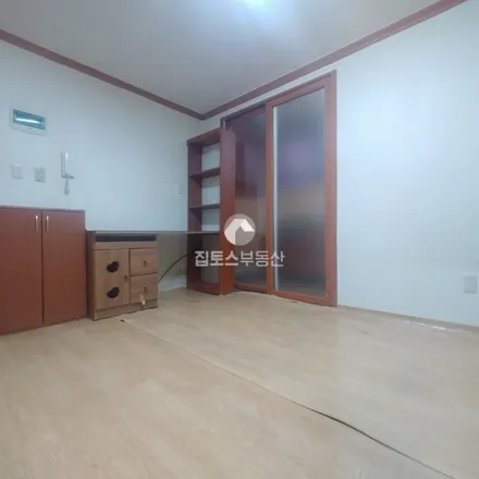 Rent this studio apartment on 서울특별시 관악구 봉천동 1573-9