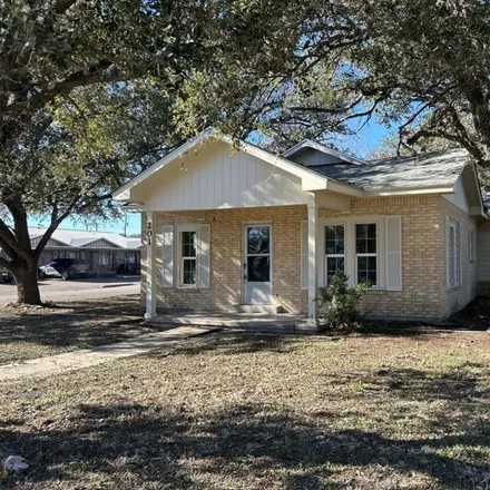 Image 2 - 1420 North Jefferson Street, Beeville, TX 78102, USA - House for sale