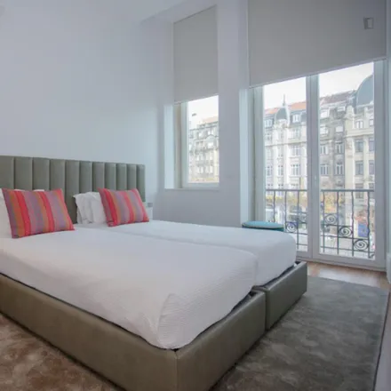 Rent this 2 bed apartment on Edifício O Comércio do Porto in Avenida dos Aliados, 4000-066 Porto