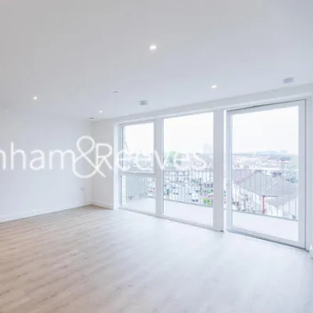Rent this 2 bed room on Beresford Avenue in London, HA0 1NW