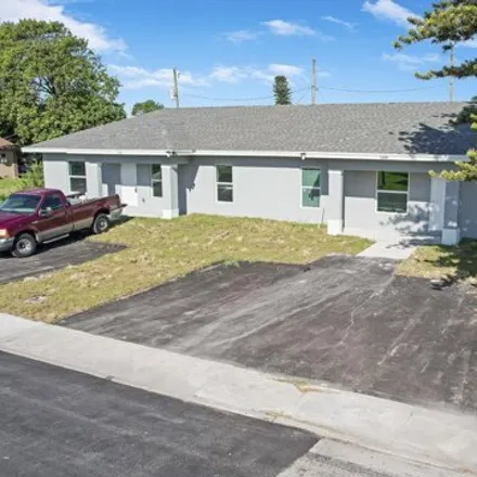 Rent this 3 bed house on 570 Southwest 5th Street in Belle Glade, FL 33430