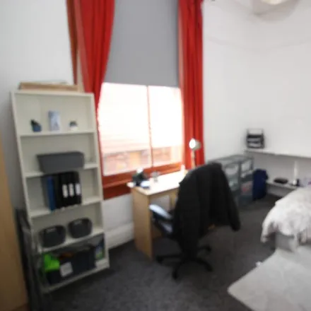 Image 1 - St John's Terrace, St John's Avenue, Leeds, LS6 1AW, United Kingdom - Townhouse for rent