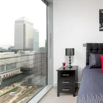 Image 5 - Landmark West Tower, 22 Marsh Wall, Canary Wharf, London, E14 9JF, United Kingdom - Apartment for rent