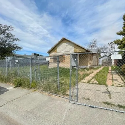 Buy this 2 bed house on 20th Avenue 21st Avenue Alley in Sacramento, CA 95820