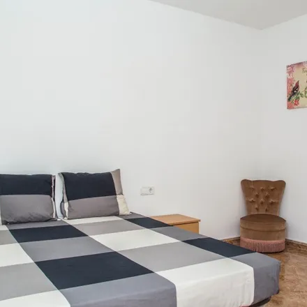 Rent this 3 bed room on Telefónica in Carrer del Rosselló, 08001 Barcelona