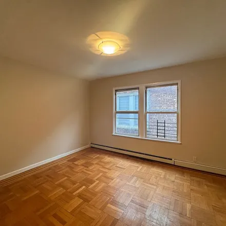 Rent this 3 bed apartment on 1646 Paulding Avenue in New York, NY 10461