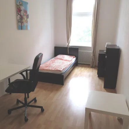 Rent this 4 bed room on Salon Alouisal in Sonnenallee, 12045 Berlin