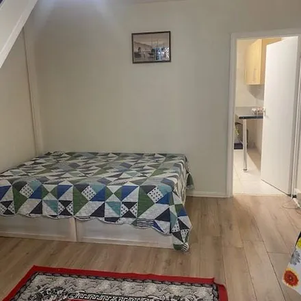 Image 5 - Colton Gardens, London, N17 6BS, United Kingdom - Apartment for rent