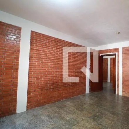 Rent this 8 bed house on Avenida Segismundo Pereira 449 in Segismundo Pereira, Uberlândia - MG