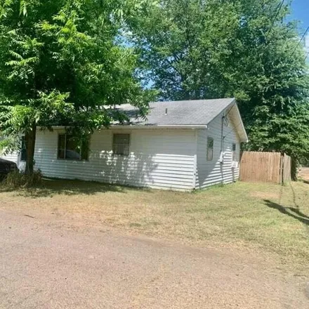 Buy this 3 bed house on 228 Shrine Street in London, Pope County