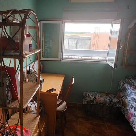 Rent this 3 bed room on Madrid in Colegio de Educación Infantil y Primaria República del Brasil, Avenida de los Fueros