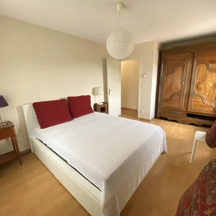 Rent this 5 bed apartment on 123 Rue aux Arènes in 57000 Metz, France