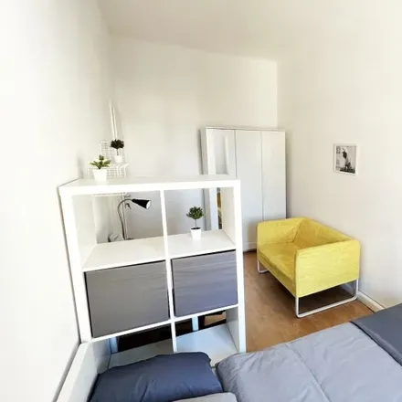 Rent this 4 bed room on Reindorfgasse 30 in 1150 Vienna, Austria