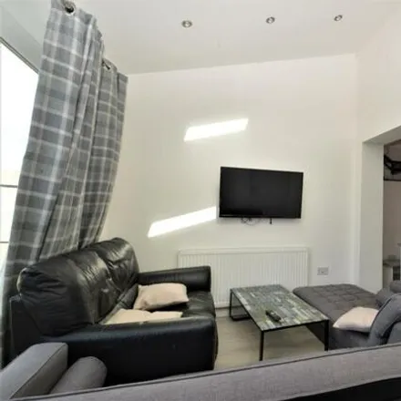 Image 2 - 102b Lower House Crescent, Bristol, BS34 7DL, United Kingdom - House for rent