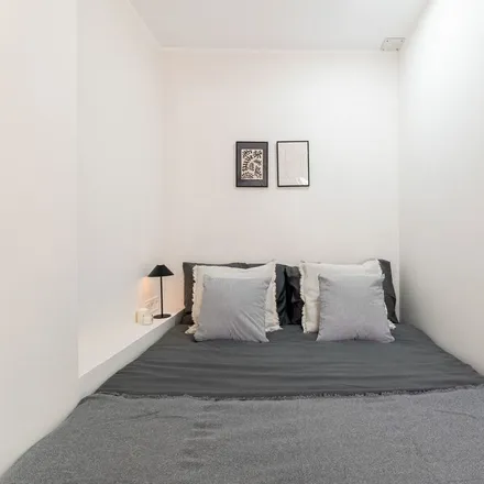 Rent this 4 bed room on Carrer Llinars del Vallès